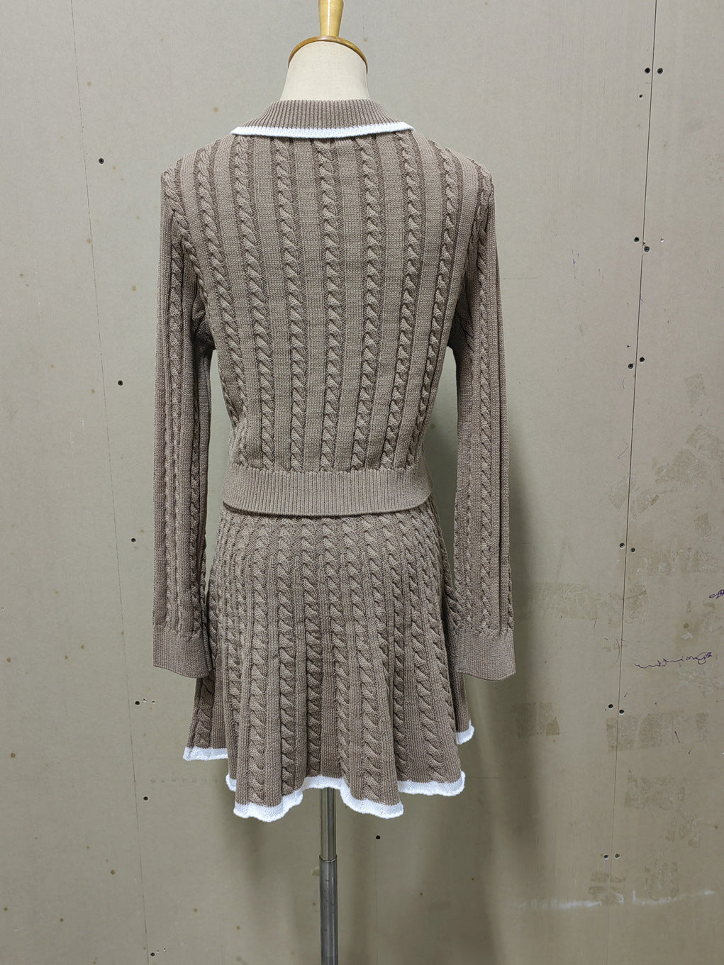 Long-sleeved button-down lapel knitted sweater top + short umbrella skirt