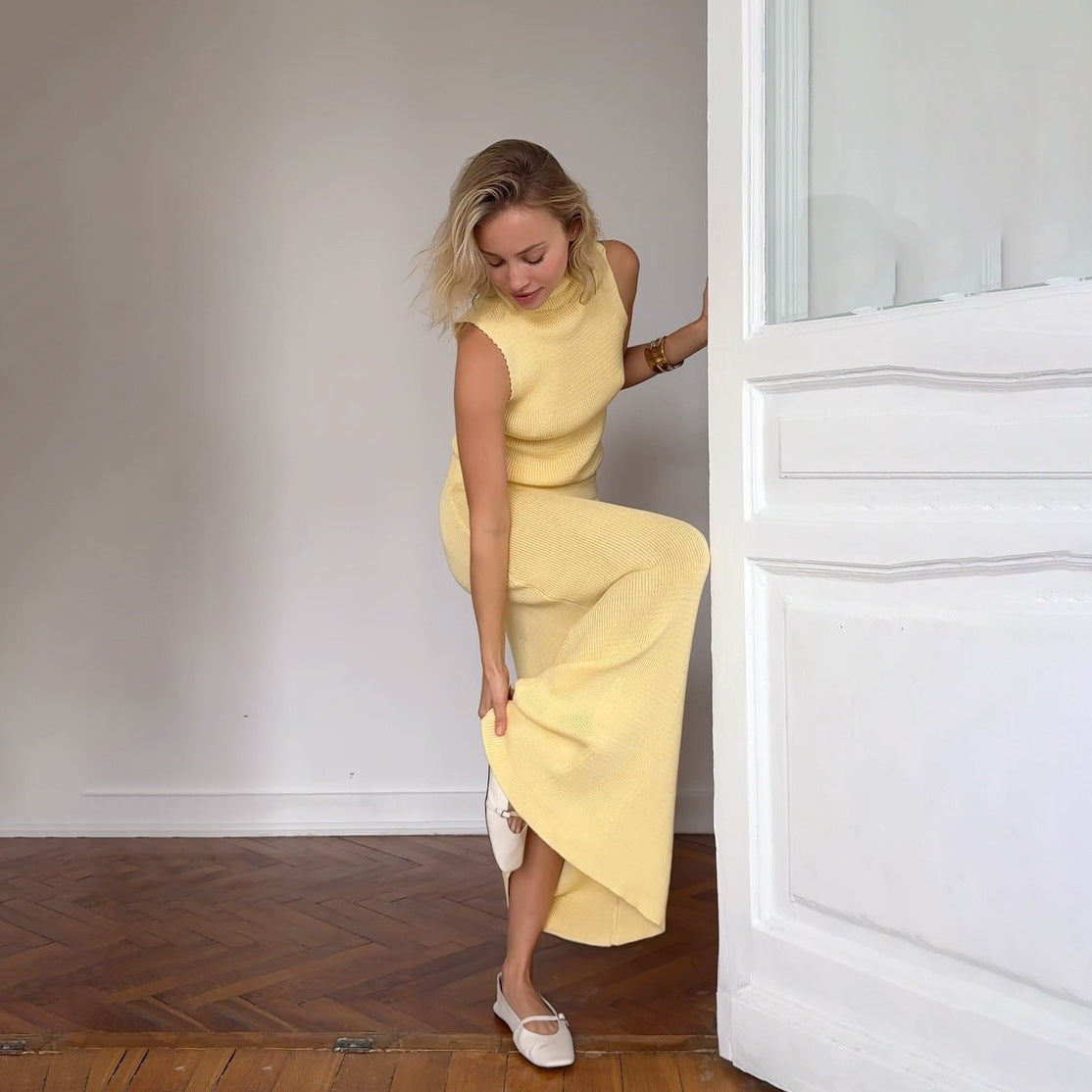 Sleeveless turtleneck knitted and vest hip-wrapped dress