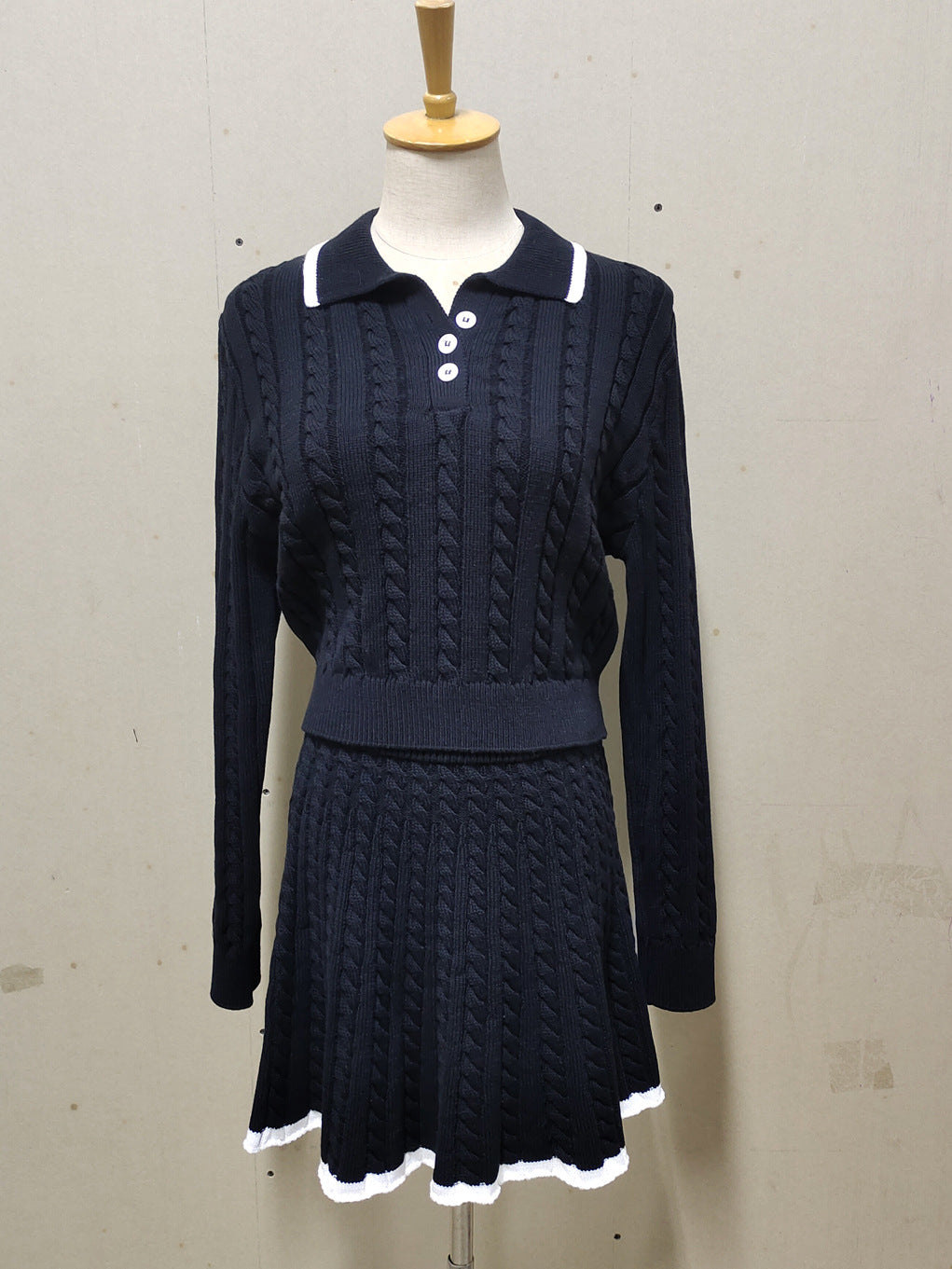 Long-sleeved button-down lapel knitted sweater top + short umbrella skirt