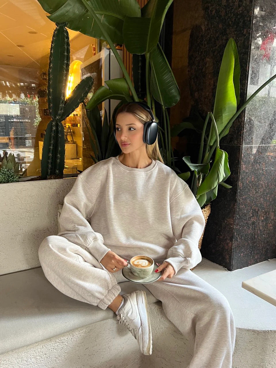 Solid color loose crew neck sweater strap-up trousers cover