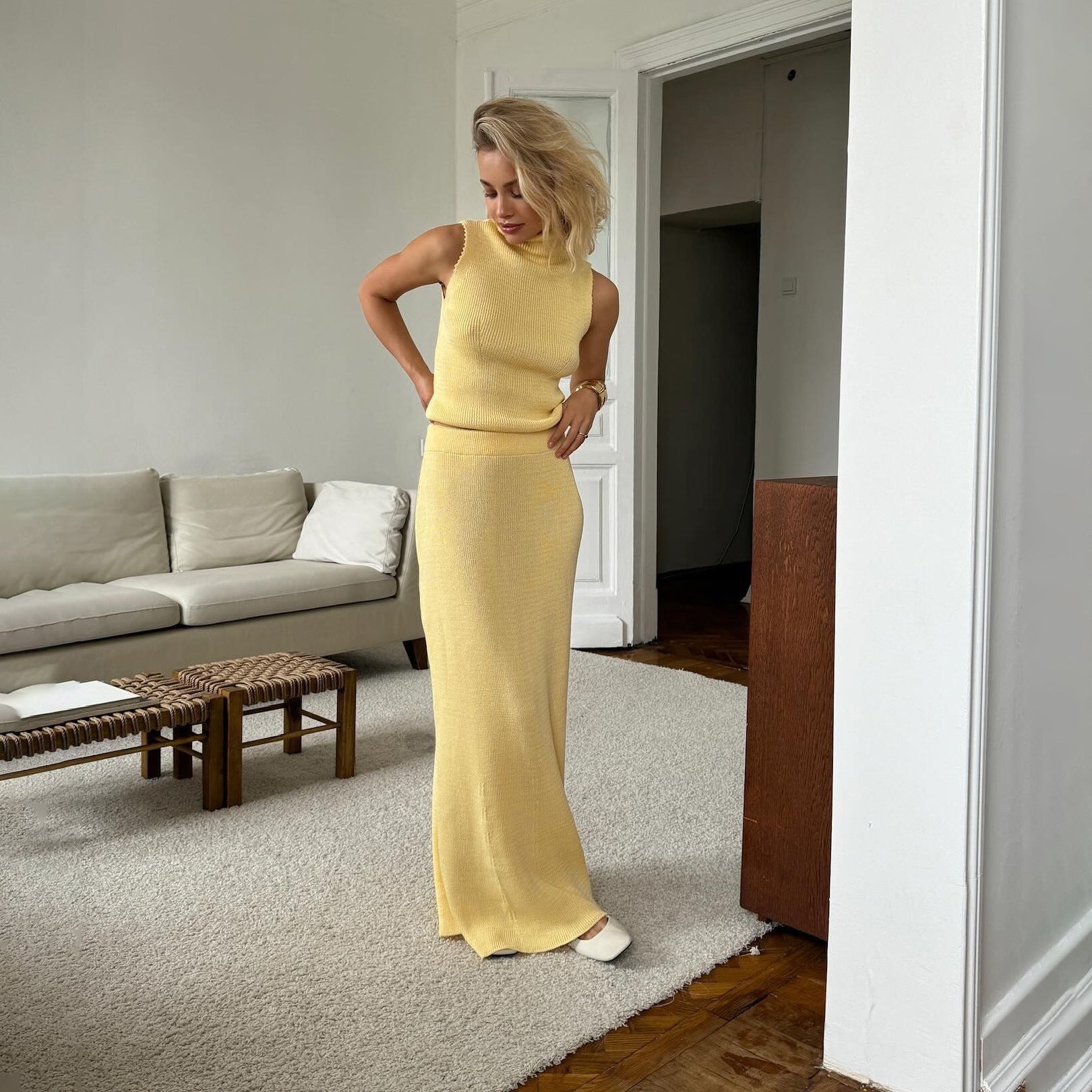 Sleeveless turtleneck knitted and vest hip-wrapped dress